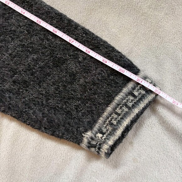 Unique, handmade grey wool sweater from Peru - Picture 4 of 5